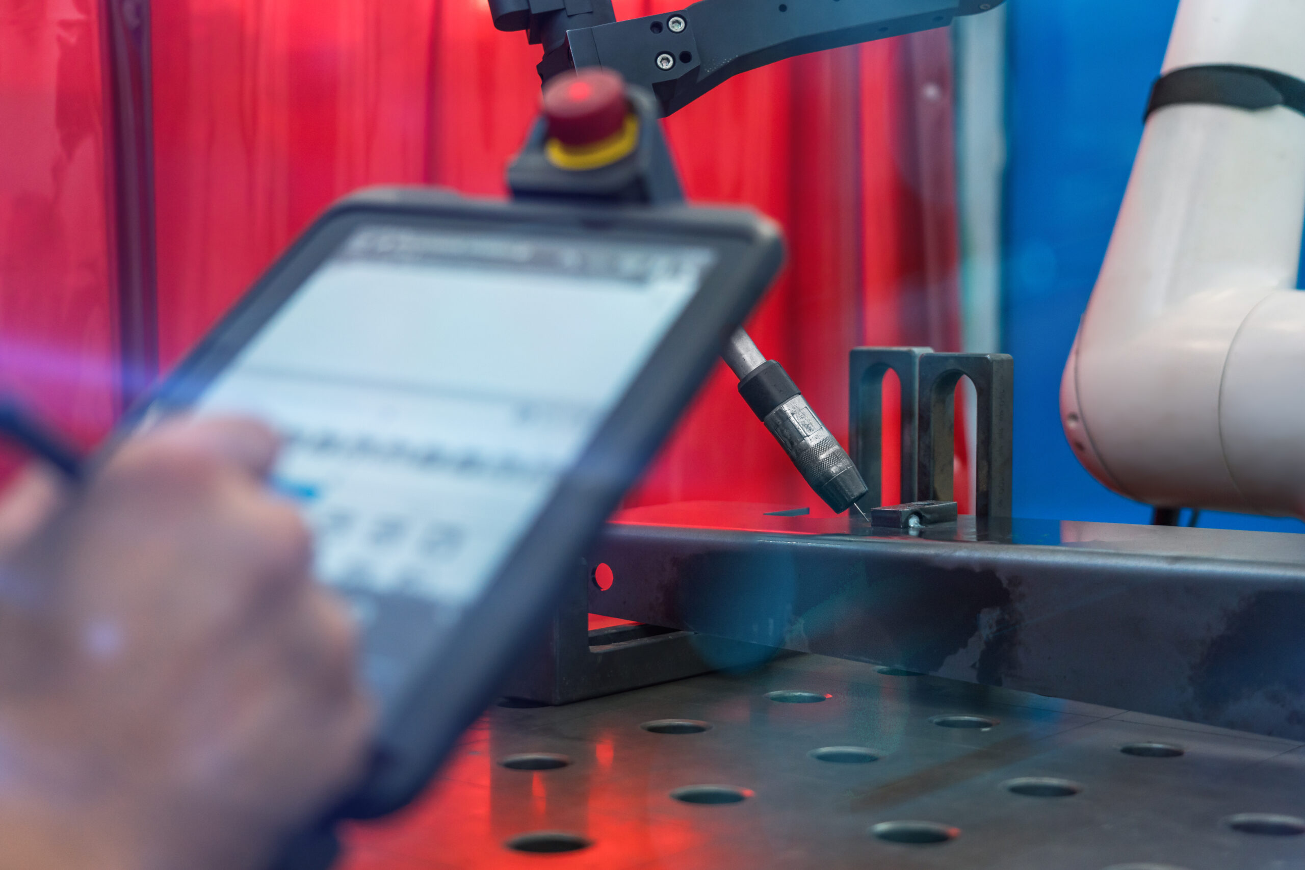 Programming a collaborative welding robot from a tablet
